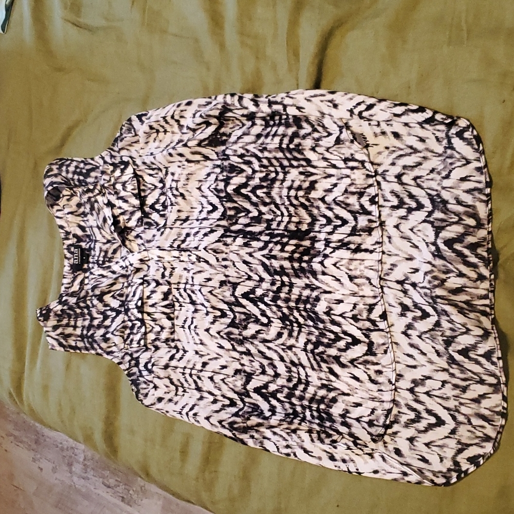 a.n.a tank top size small. High low style.